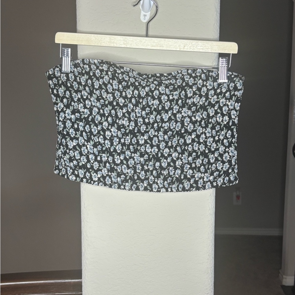 American Eagle Cropped Strapless Floral Black and White Top Size XL Festival